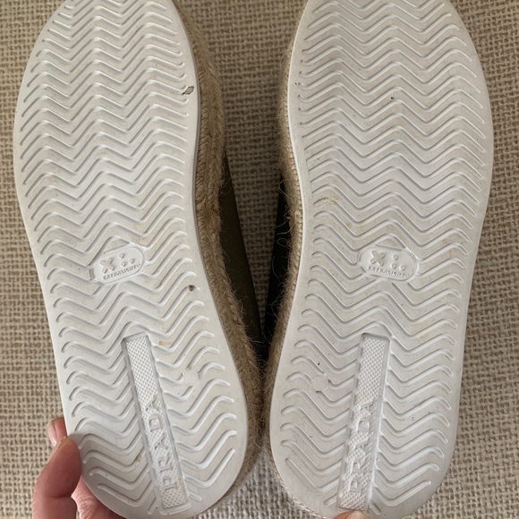 Authentic Prada platform sneakers in army green - Picture 2 of 9